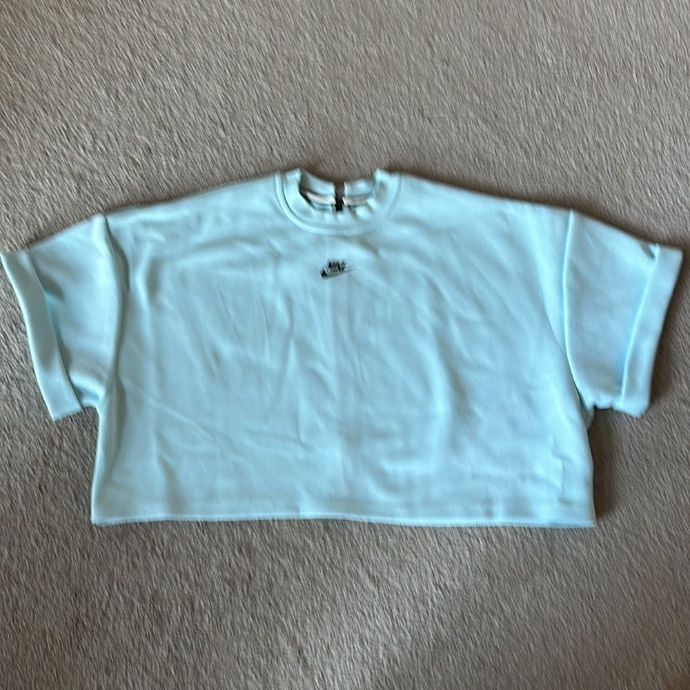 Nike Sportswear Tech Fleece
Women's Oversized Short-Sleeve Cropped Top! - Picture 8 of 13